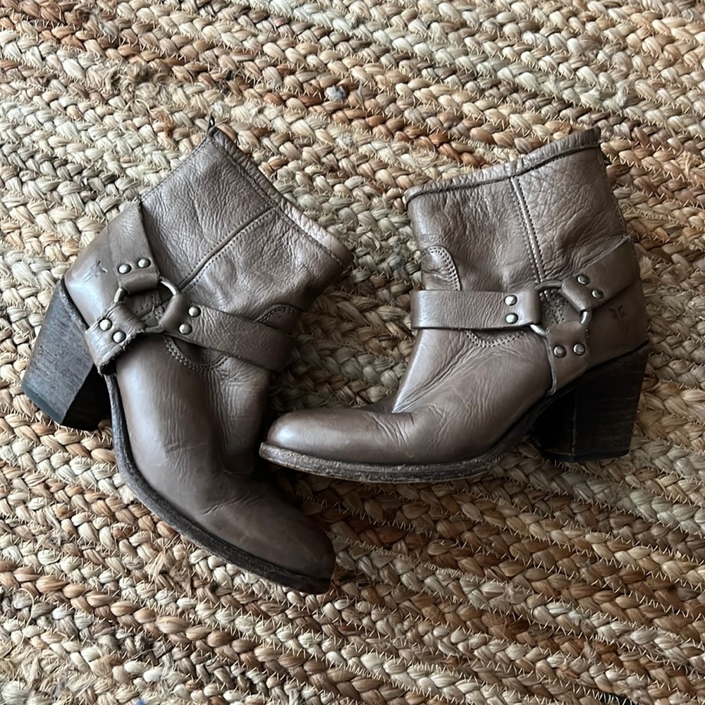 Women's Frye Tabitha Harness Bootie size 8